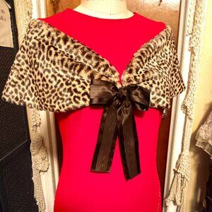 DAINTY FAUX FUR LEOPARD WRAP